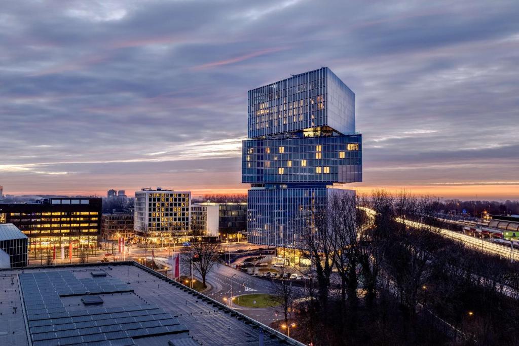 nhow Amsterdam Rai, житло біля вокзалу Amsterdam Zuid