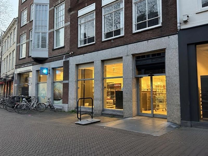 AH Boreelplein, sklep przy dworcu Deventer
