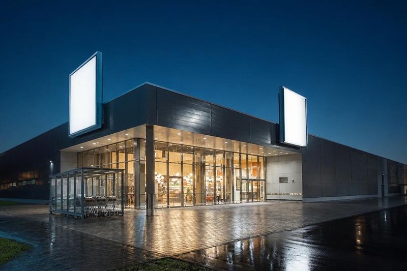 Kaufland Nowy Dwór Mazowiecki, sklep przy dworcu Nowy Dwór Mazowiecki