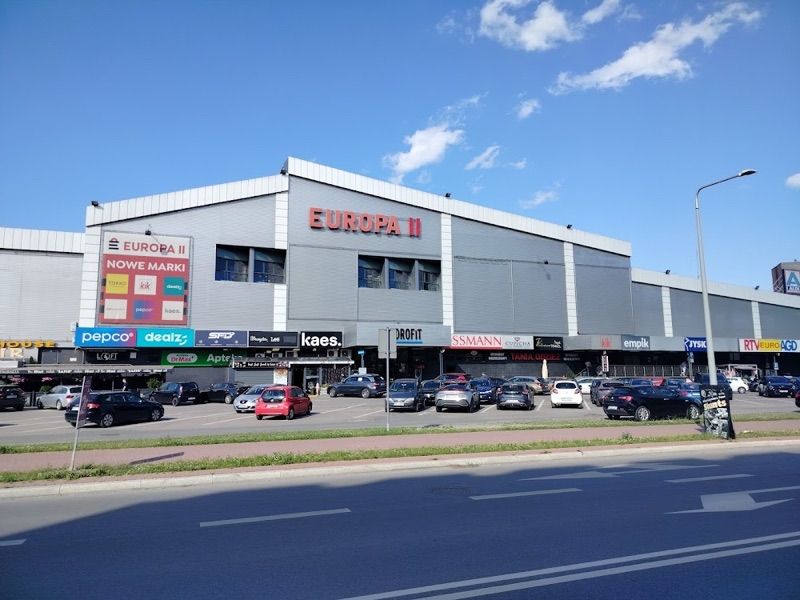 Europa II Plaza, торговий центр біля вокзалу Новий Сонч