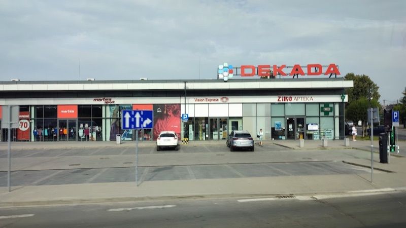 Galeria Dekada, торговий центр біля вокзалу Новий Тарг