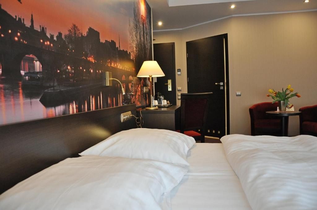 Hotel Atrium, житло біля вокзалу Новий Томишль
