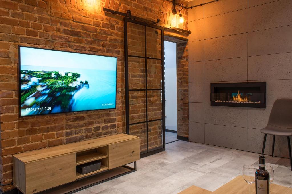 Apartament Black Loft, житло біля вокзалу Ниса