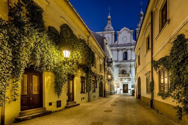 Sanktuarium Matki Bożej Trybunalskiej w Piotrkowie Trybunalskim, atrakcja w pobliżu dworca Piotrków Trybunalski