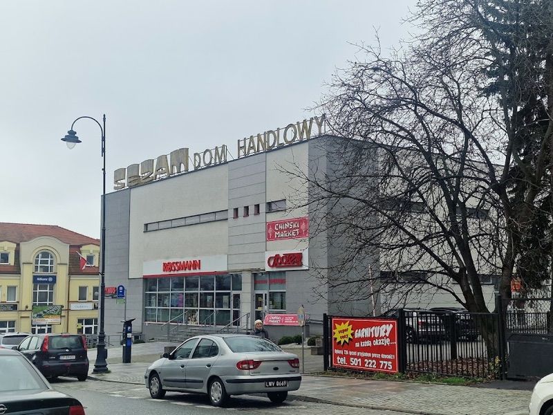 Dom handlowy SEZAM, торговий центр біля вокзалу Пьотркув Трибунальский