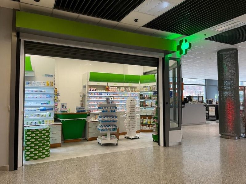 Punkt Apteczny Dr Max, sklep przy dworcu Pyrzowice Lotnisko