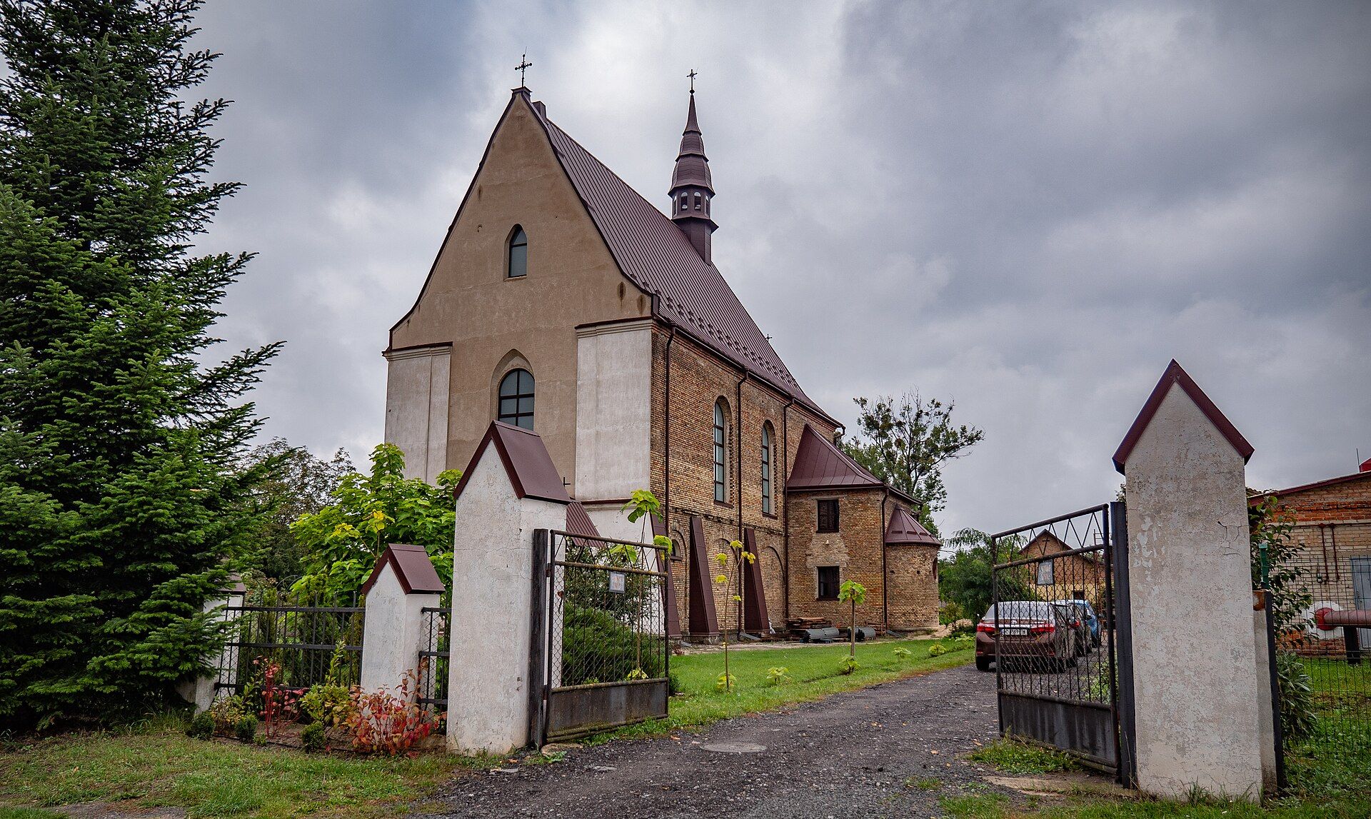 Parafia Najświętszego Serca Jezusowego, atrakcja w pobliżu dworca Sieradz