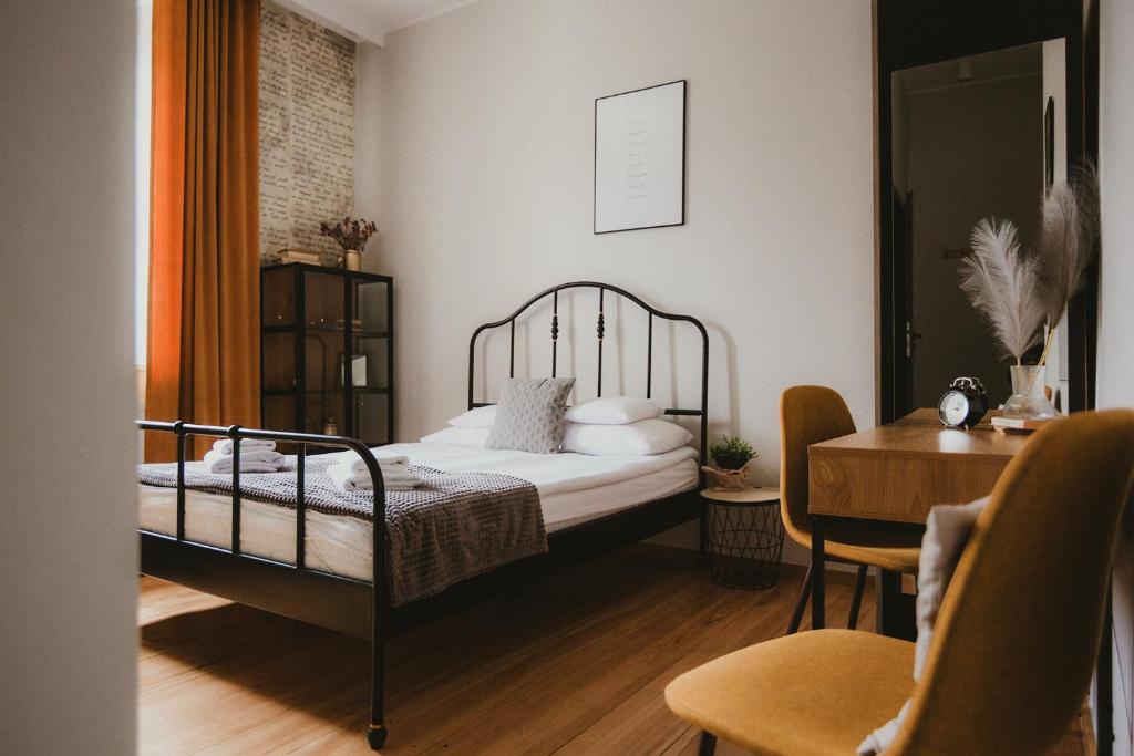 Apartamenty w Kamienicy, житло біля вокзалу Серадз