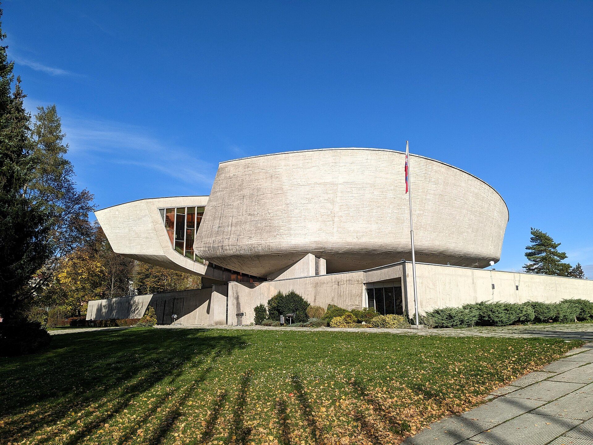 Museum of the Slovak National Uprising, atrakcja w pobliżu dworca Banská Bystrica