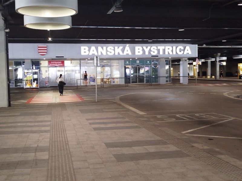 Terminal vlak bus shopping, торговий центр біля вокзалу Banská Bystrica
