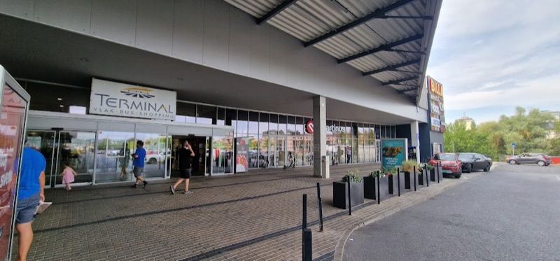 OC TERMINAL, торговий центр біля вокзалу Banská Bystrica