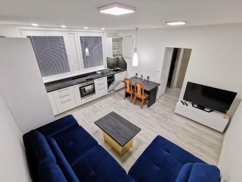 Apartment Halova, житло біля вокзалу Železničná stanica Bratislava-Petržalka