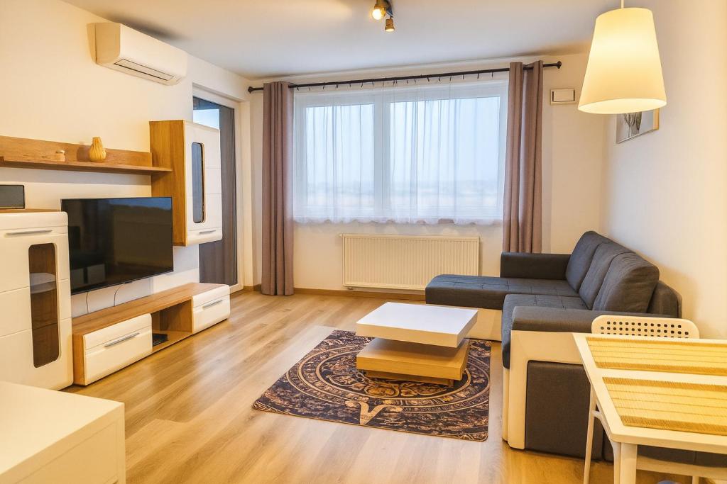 Bright New Build Apartment with Garage, Great View, житло біля вокзалу Železničná stanica Bratislava-Petržalka