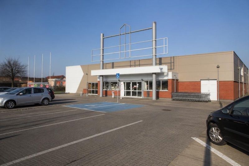 Intermarche, sklep przy dworcu Sławno