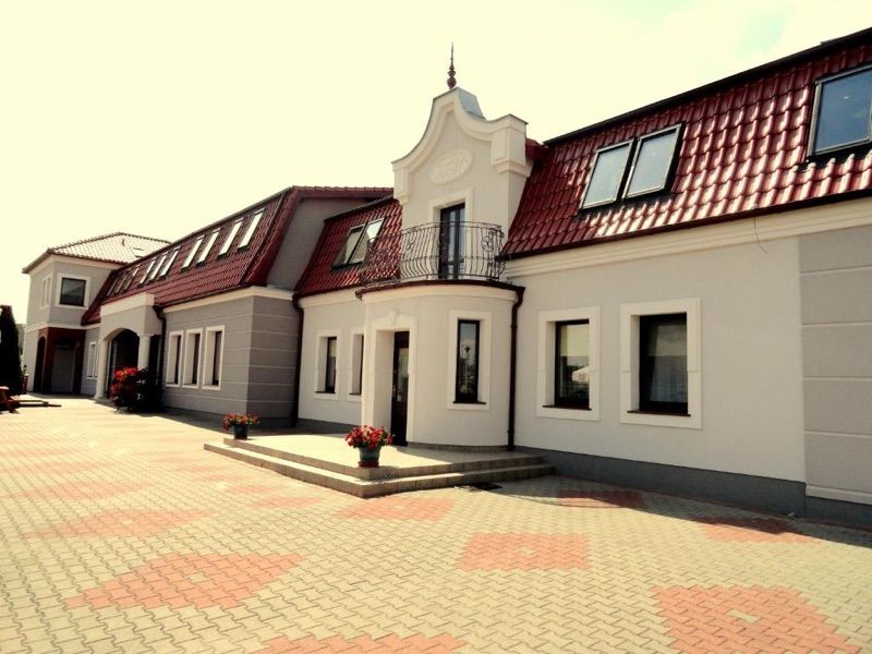 Hotel Wielkopolanka, житло біля вокзалу Сьрода Велькопольська