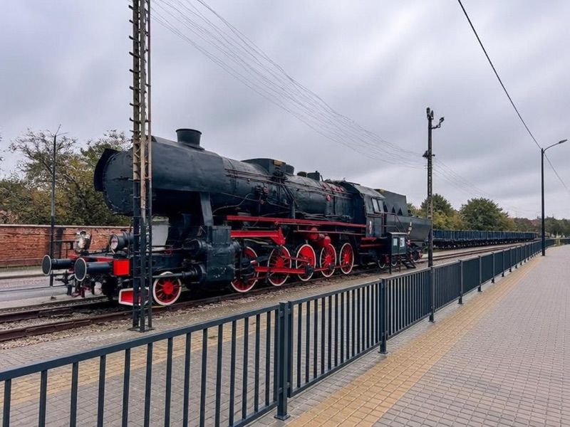 Pomnik techniki - Parowóz Ty2-16 z 1942 roku, atrakcja w pobliżu dworca Stalowa Wola Rozwadów