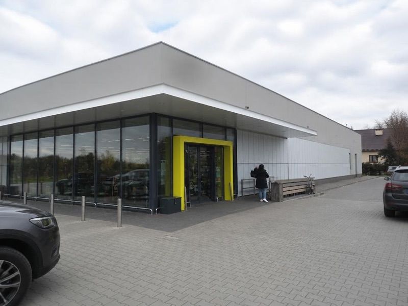 Biedronka, sklep przy dworcu Stalowa Wola Rozwadów