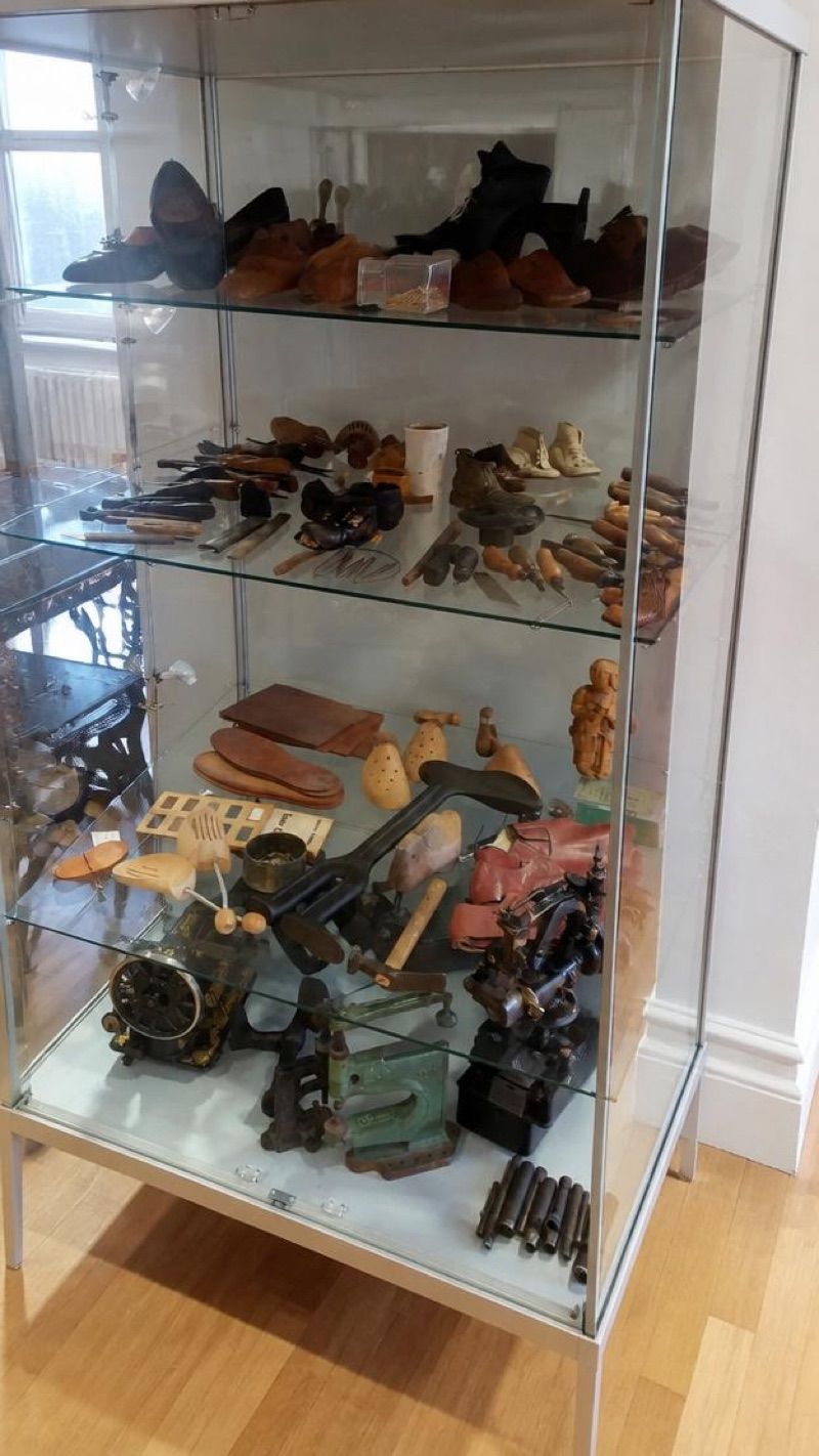 Ferdynus J. Wyrób obuwia oraz Muzeum Szewstwa, atrakcja w pobliżu dworca Strzelce Opolskie