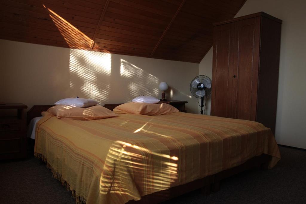 Pensjonat Rezydencja Zuzanna Bed&Breakfast Sucha Beskidzka, житло біля вокзалу Суха Бескідзка Замок