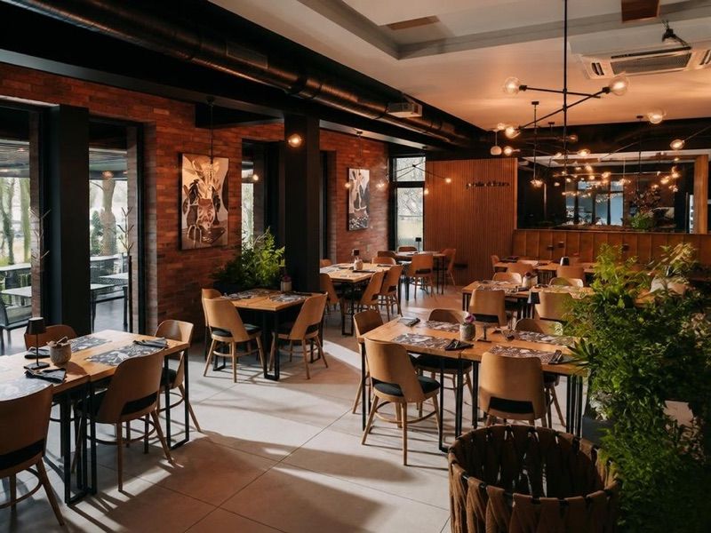 Restauracja Gardenbistro Sulechów, біля вокзалу Sulechów
