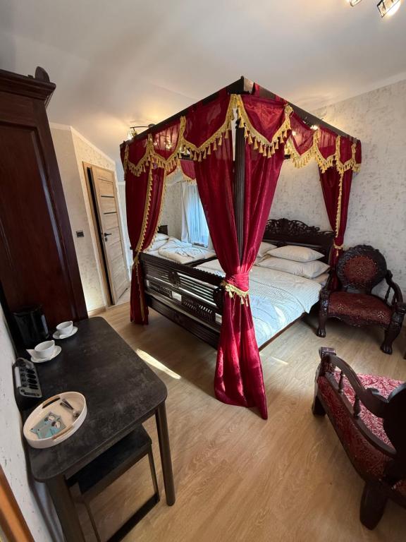 Tadż Mahal Apartament, житло біля вокзалу Сулехув