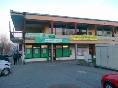 Delikatesy Centrum, магазин біля вокзалу Свебодзиці