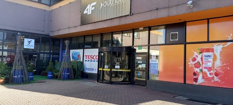 Centrum Handlowe Świt, торговий центр біля вокзалу Тарнув