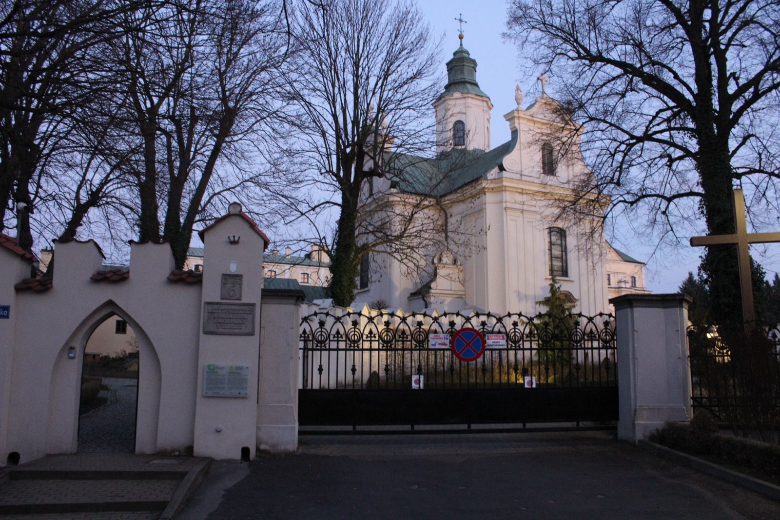 Kościół Rzymskokatolicki pw. Przemienienia Pańskiego, atrakcja w pobliżu dworca Tłuszcz