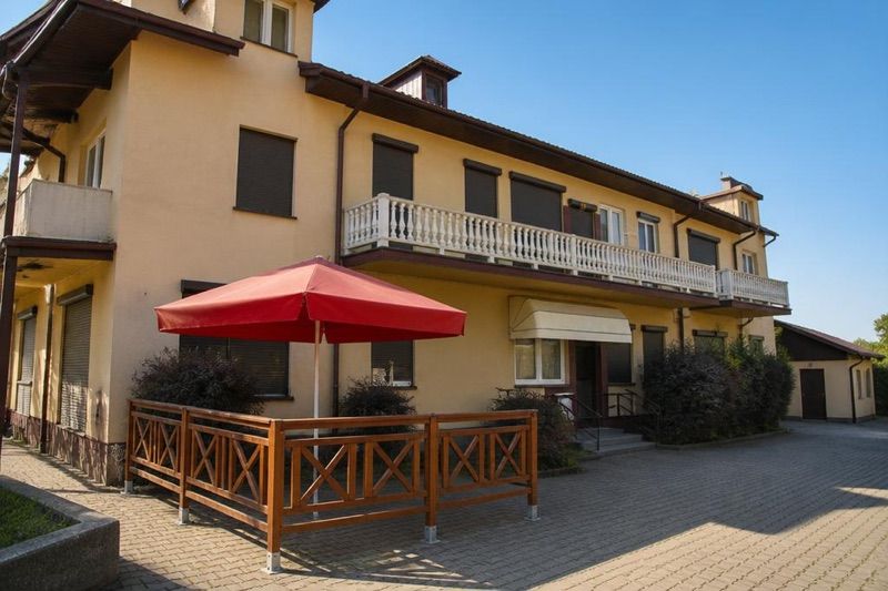 Pizzeria Andara. Pizza z dostawą i na miejscu, біля вокзалу Tłuszcz