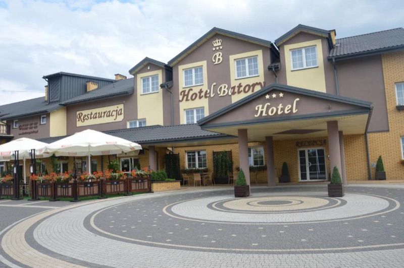 Hotel Batory, житло біля вокзалу Тлущ