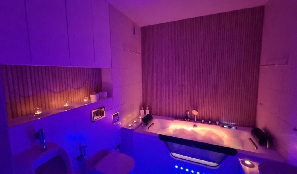 Apartament Corner Cappuccino z wanną z hydromasażem w centrum Tomaszowa! Parliamo anche Italiano!, житло біля вокзалу Томашув Мазовецький