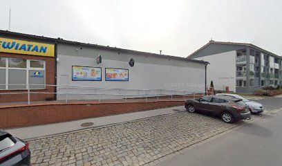 Lewiatan, магазин біля вокзалу Тшцянка