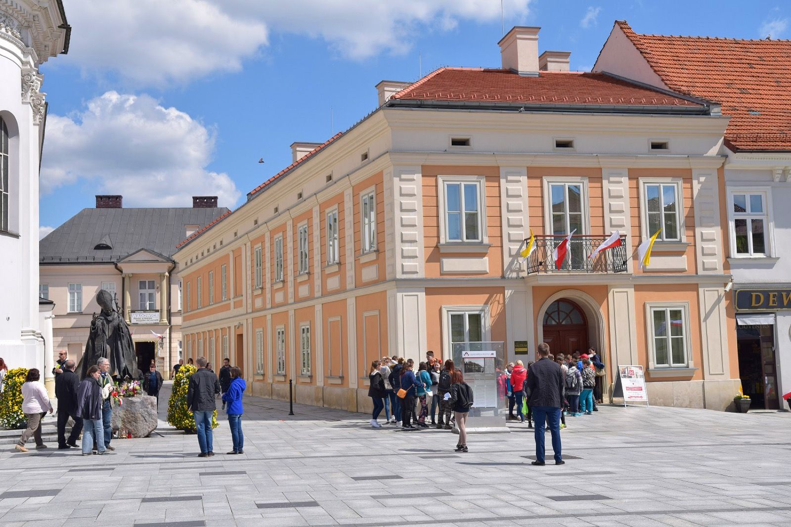 Muzeum Dom Rodzinny Ojca Świętego Jana Pawła II w Wadowicach, atrakcja w pobliżu dworca Wadowice