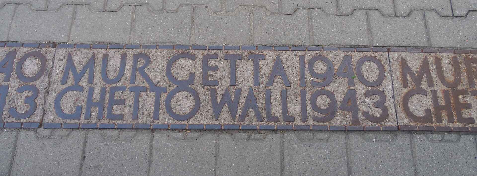 Mur Getta Warszawskiego, atrakcja w pobliżu dworca Warszawa Centralna