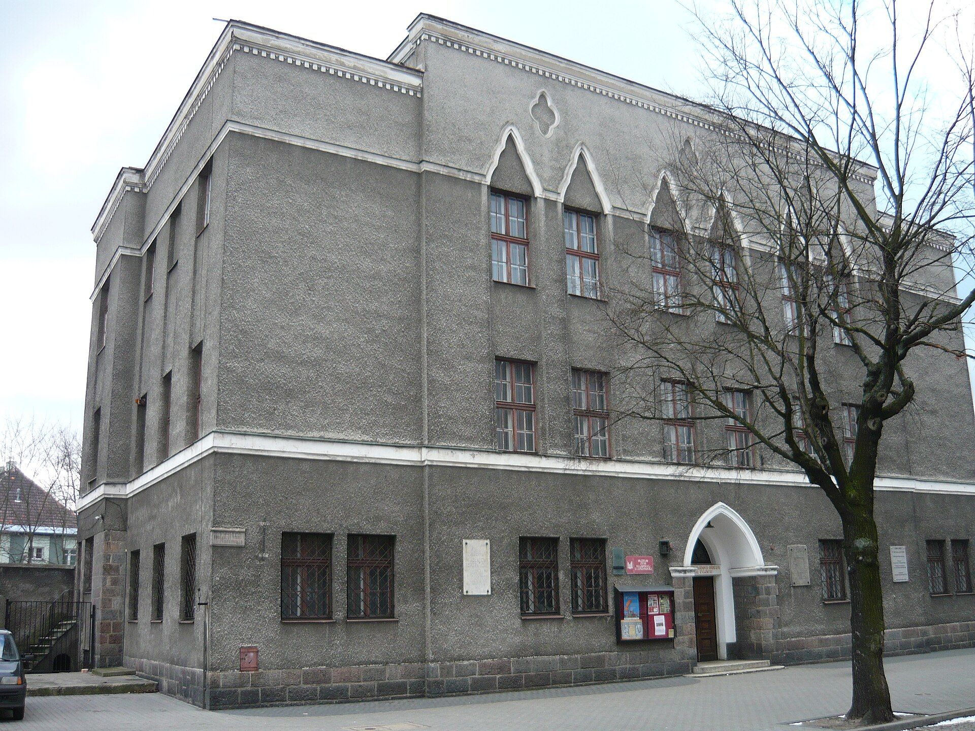 Muzeum Ziemi Kujawskiej i Dobrzyńskiej we Włocławku. Gmach Główny., atrakcja w pobliżu dworca Włocławek