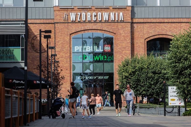 Centrum Handlowe Wzorcownia, торговий центр біля вокзалу Влоцлавек