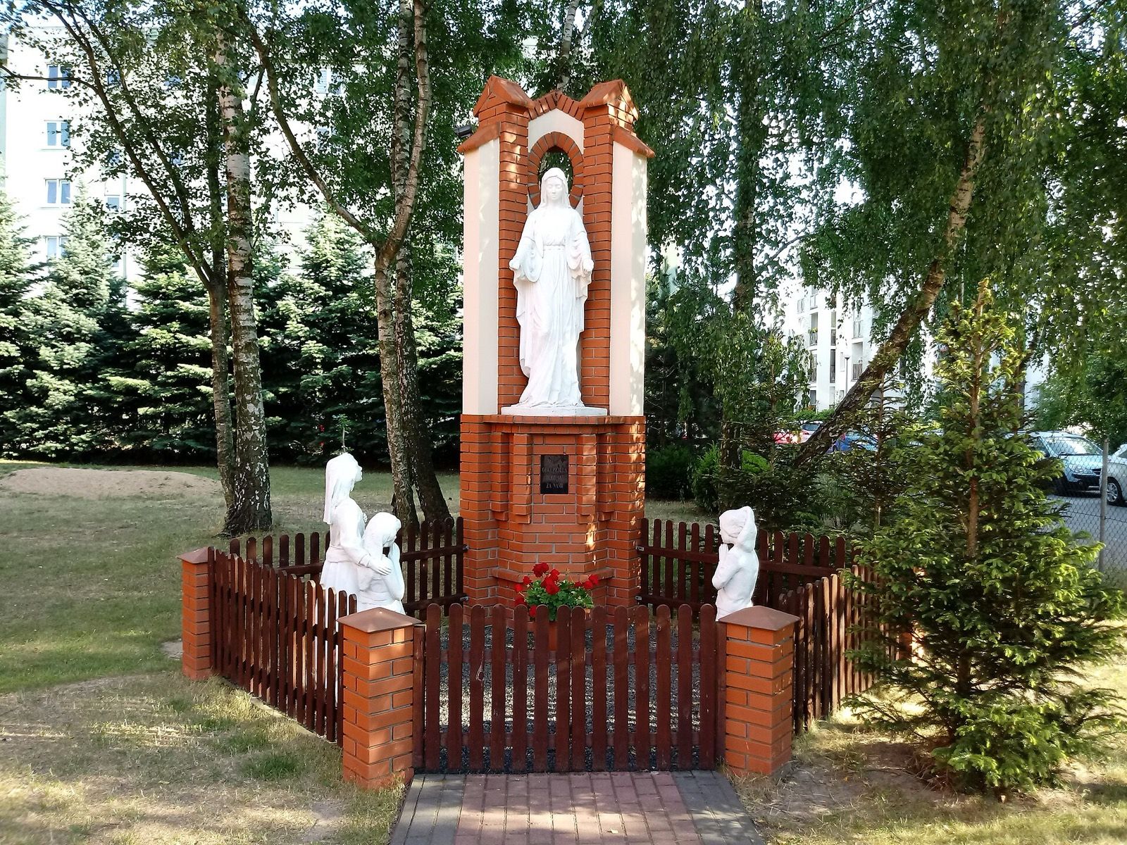 Kapliczka Najświętszej Matki, atrakcja w pobliżu dworca Zduńska Wola Karsznice