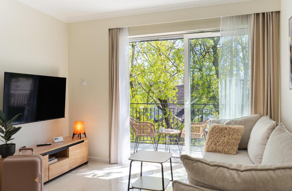 FLATMORE Kopernika 7 m16 - Old Town - AC - Large Balcony, житло біля вокзалу Зелена Гура Головна