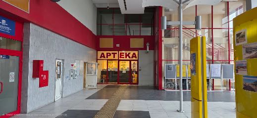 Apteka Panax na Dworcu, магазин біля вокзалу Зелена Гура Головна