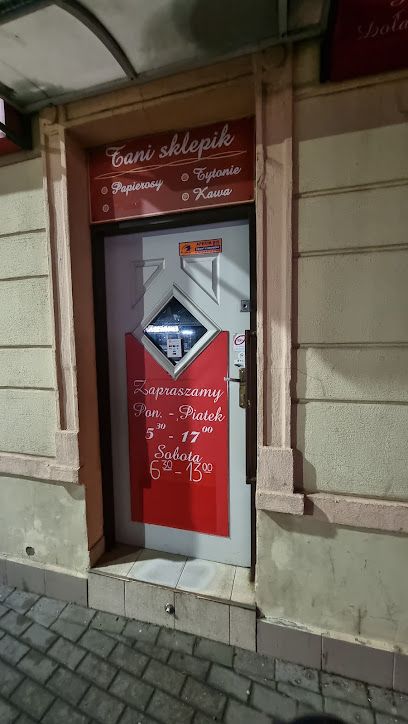 Tani Sklepik, магазин біля вокзалу Зелена Гура Головна