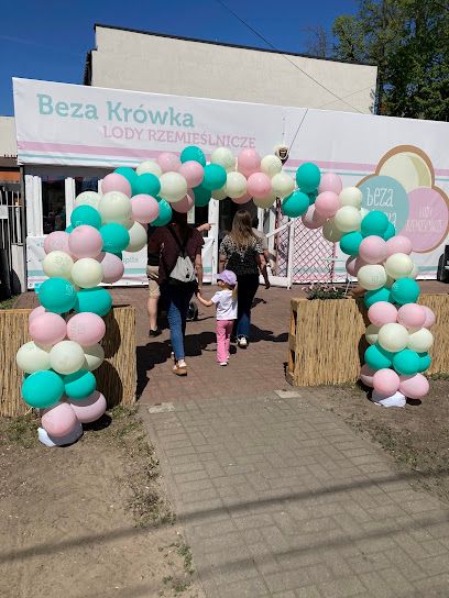 Beza Kawiarnia i Lody Rzemieślnicze, біля вокзалу Żyrardów